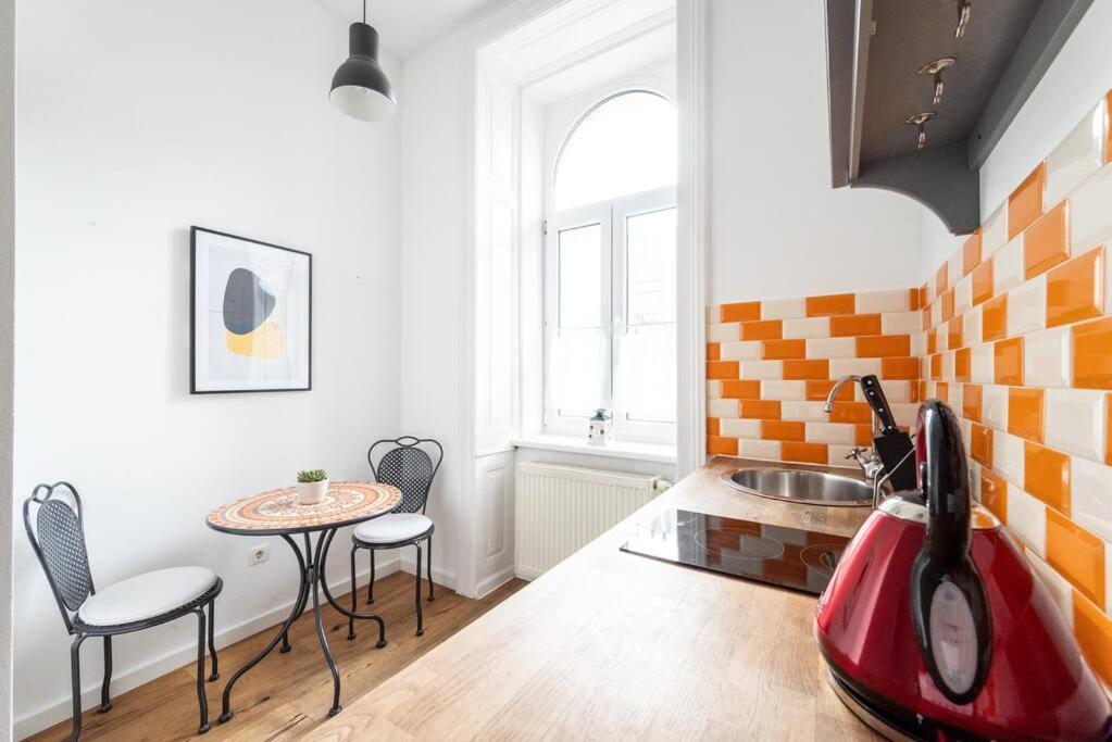 Lite 1Br Near Metro & Center By Hm Apartment Виена Екстериор снимка